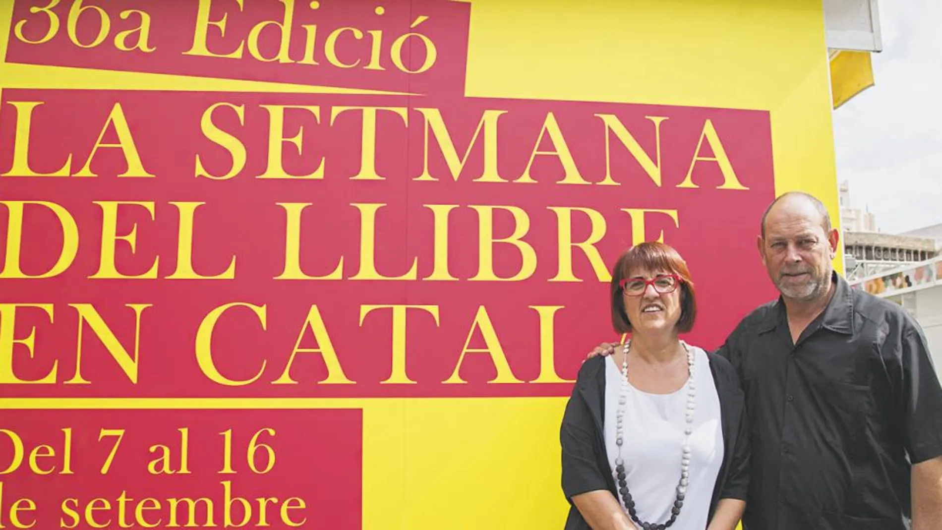 Montse Ayats y Joan Sala, ayer, durante la presentación de la nueva edición de la Setmana del Llibre en Català.