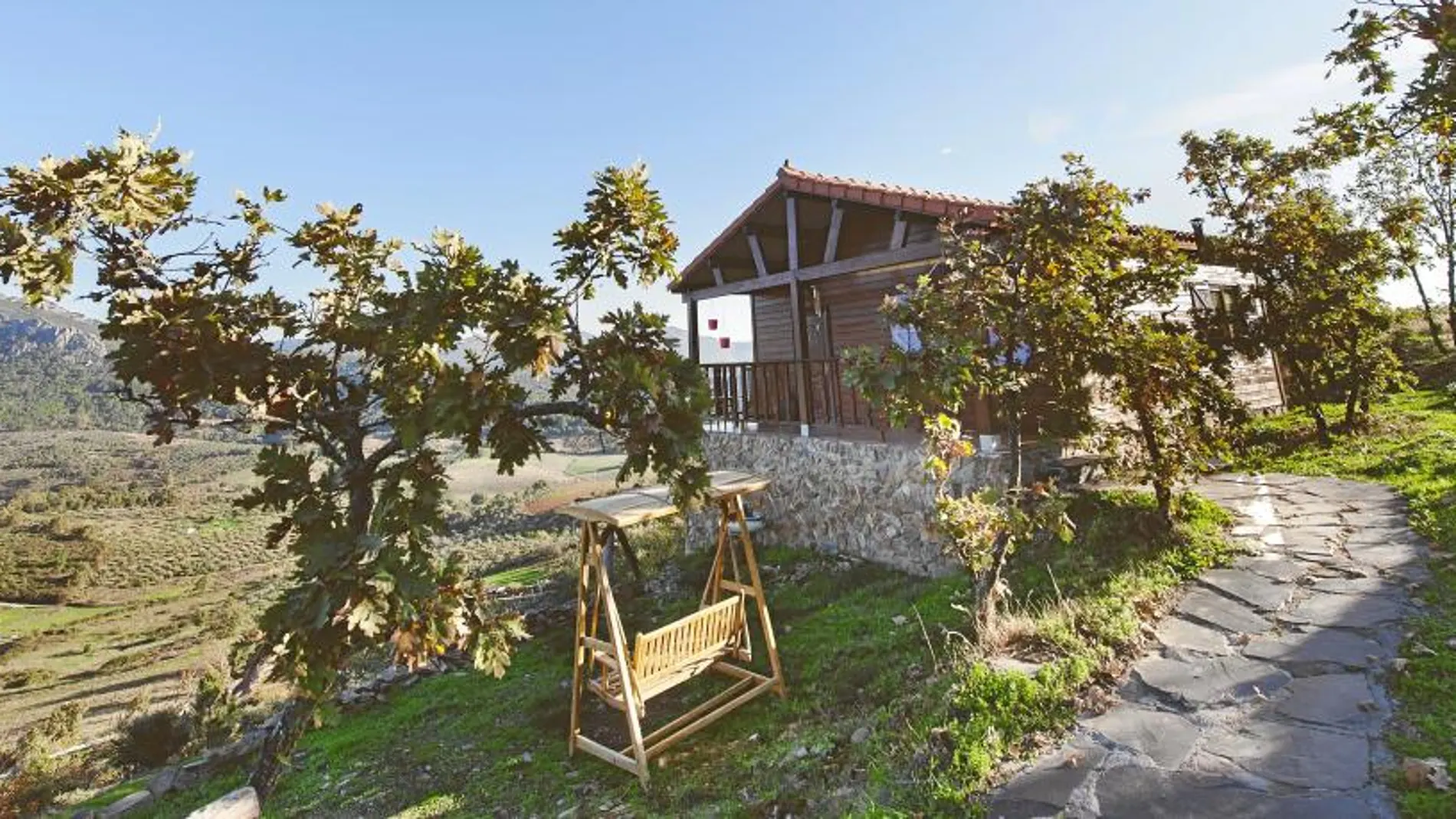 La Brizna está formado por casitas de madera en pleno Geoparque Villuercas