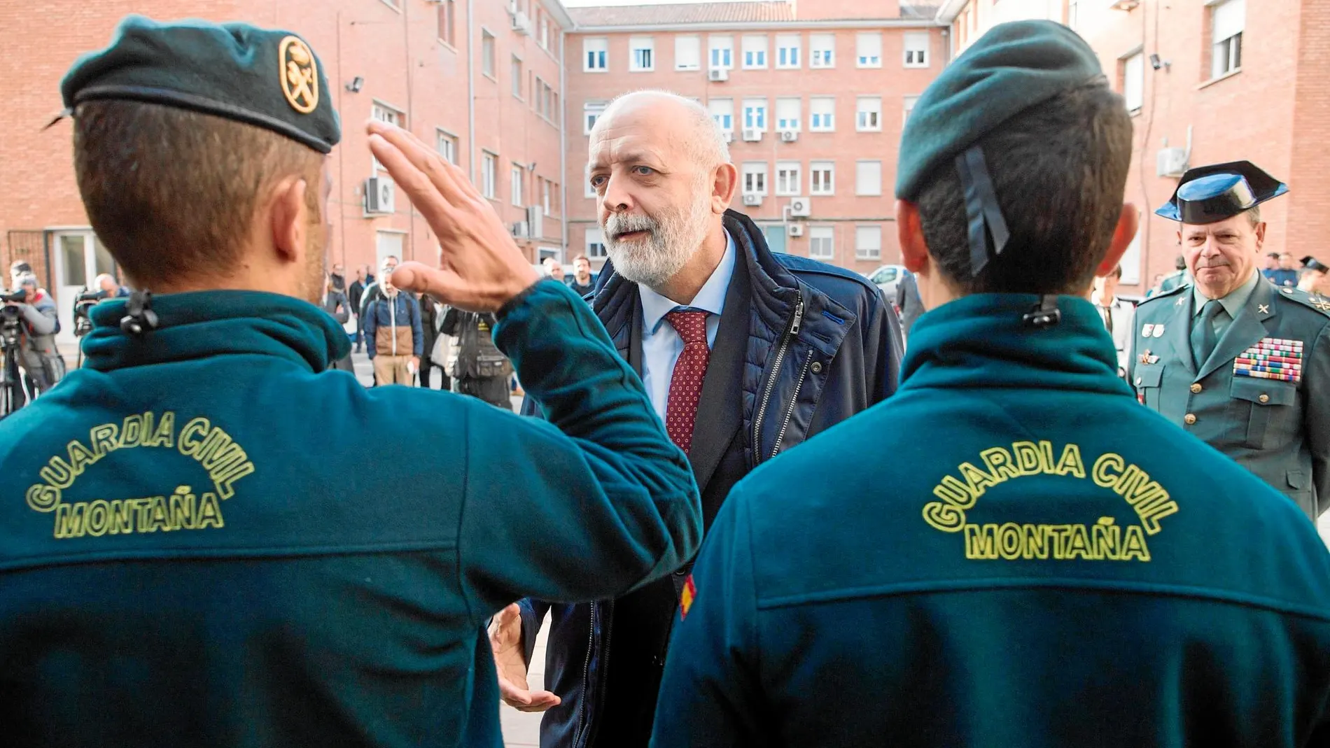 El director general Félix Azón felicita en Málaga a miembros de la Guardia Civil que participaron en las labores de rescate de Julen en el pozo de Totalán