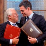 El presidente del Gobierno español, Pedro Sánchez (d), y el primer ministro portugués, Antonio Costa (i). EFE/Nacho Gallego