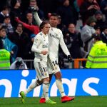 El centrocampista brasileño del Real Madrid Carlos Henrique Casemiro, festeja su gol contra el Sevilla FC