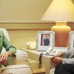 Imagen de la reunión de Colau y PAstor que se prolongó durante casi tres horas