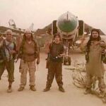 Varios milicianos del Frente Al Nusra (filial de Al Qaeda en Siria), en el aeropuerto militar sirio