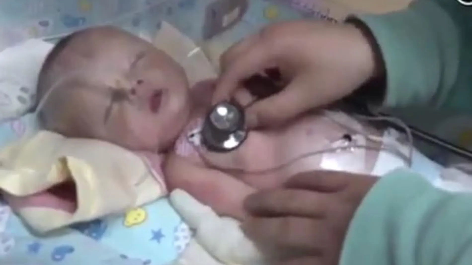 Imagen del bebé en el hospital de Wutan