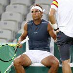 El tenista español Rafael Nadal entrena en el Centro de Tenis de Río de Janeiro (Brasil)