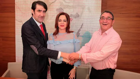Silvia Clemente junto a Suárez-Quiñones y Luis Alonso
