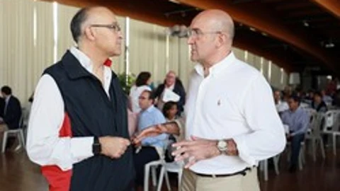 Jesús Julio Carnero y Ramiro Ruiz Medrano, antes de participar en el encuentro con alcaldes del PP de Valladolid