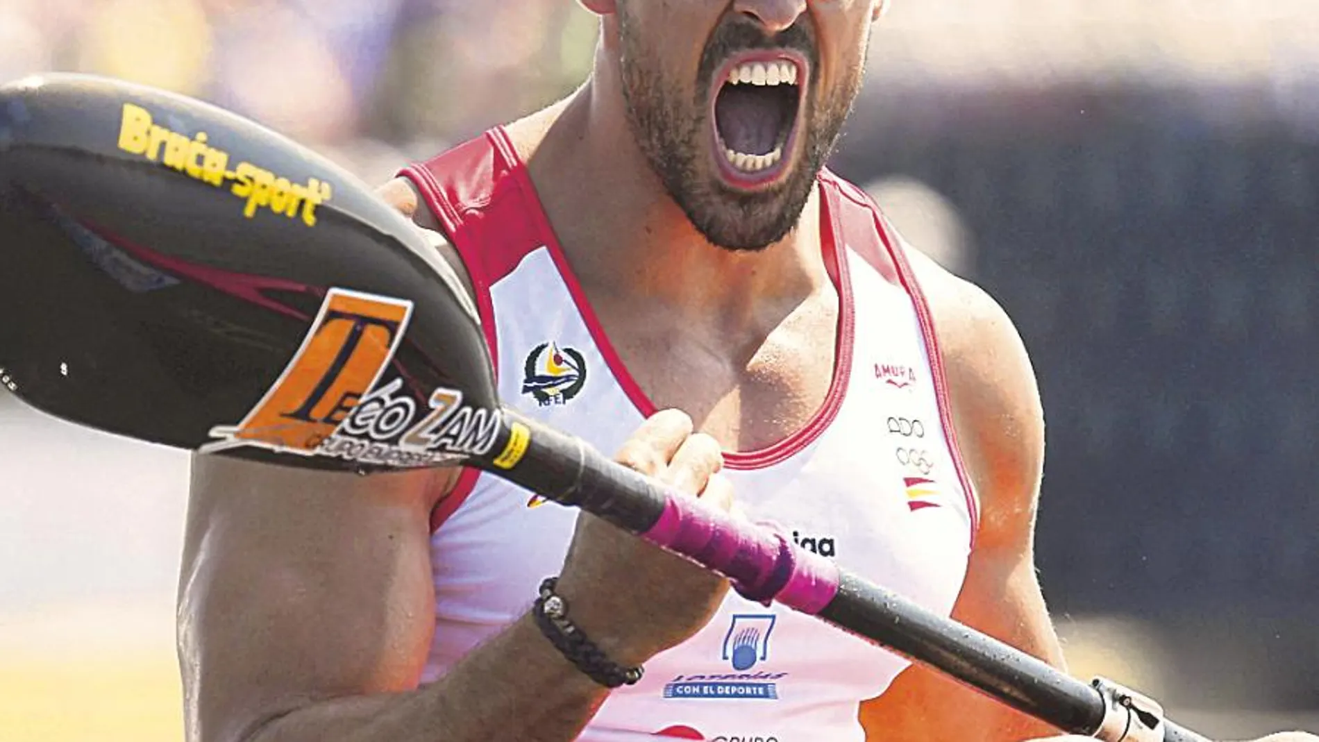 Carlos Garrote ganó el oro en K1 1.000 (arriba). El cuarteto del K4 500 fue plata/ Efe