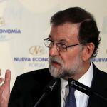 El presidente del Gobierno Mariano Rajoy durante el desayuno informativo que hoy protagonizó la presidenta regional en un hotel de Madrid