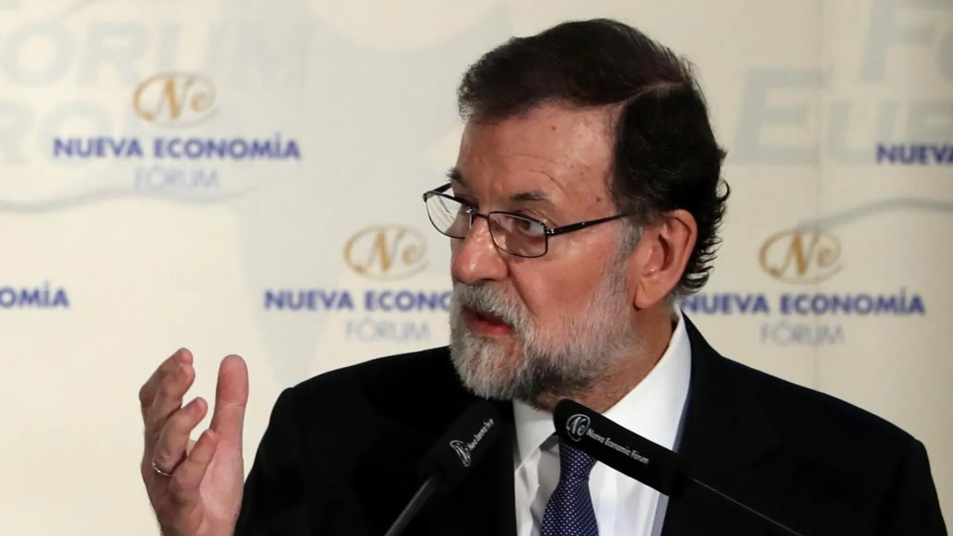 El presidente del Gobierno Mariano Rajoy durante el desayuno informativo que hoy protagonizó la presidenta regional en un hotel de Madrid