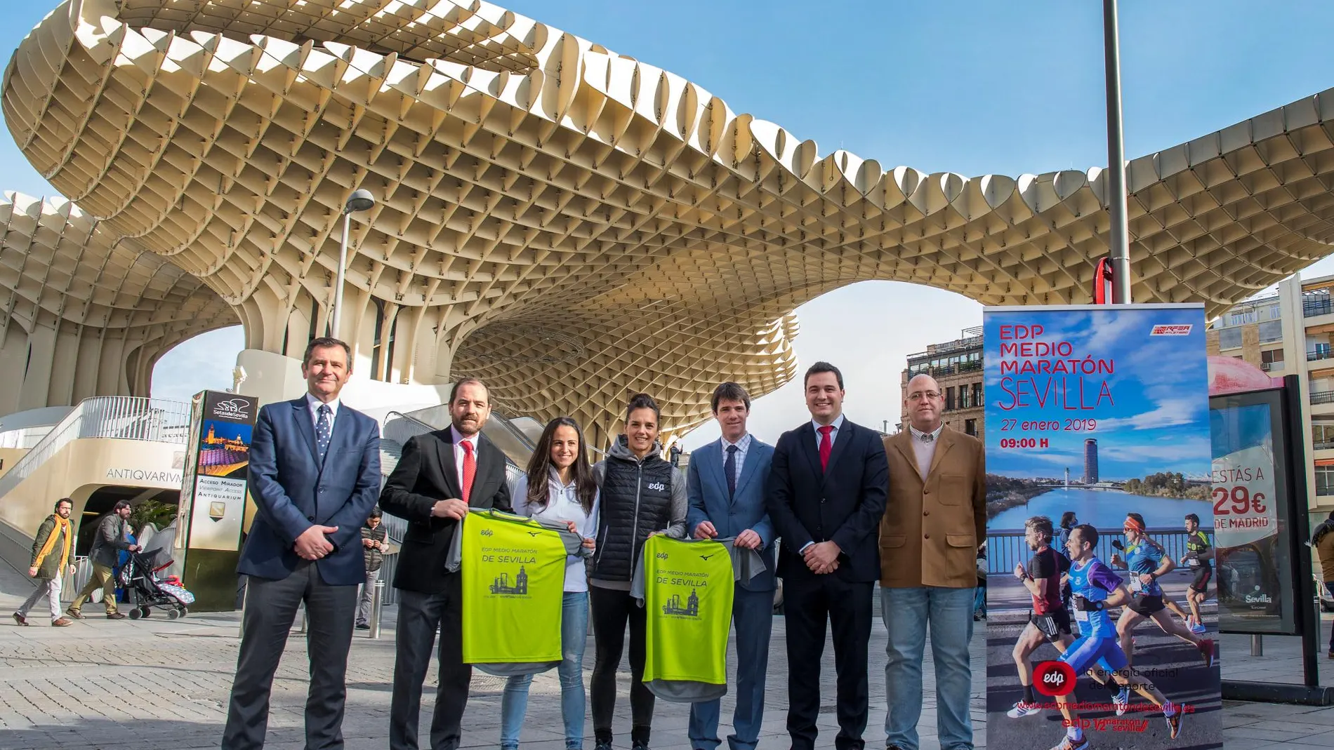 El Medio Maratón fue presentado oficialmente por el delegado de Deportes, David Guevara, el presidente de la Asociación Deportiva Atletismo San Pablo, Julio Montes, Bruno Fernández representando a EDP, patrocinador principal, y José Luis Salvago de Ibercaja. Al acto acudieron también las deportistas Mamen Ledesma y María Pujol. / Foto: Juan José Úbeda