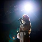 La banda británica de indie rock Florence and the Machine, liderada por la cantante Florence Welch, desembarcó anoche en el Palau Sant Jordi de Barcelona