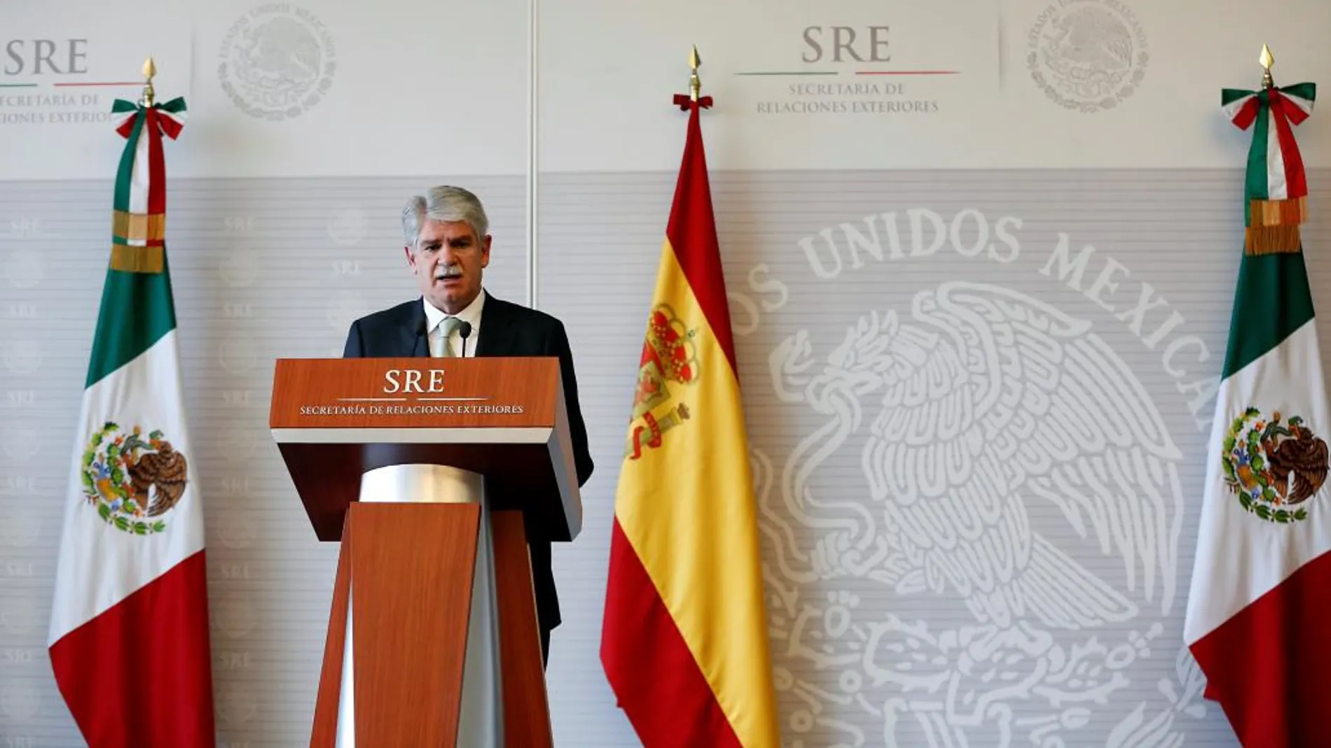 El ministro español de Relaciones Exteriores Alfonso Dastis llega a una rueda de prensa conjunta con su homólogo mexicano Luis Videgaray