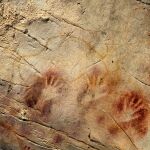 Tres de las manos de las cuevas de Altamira