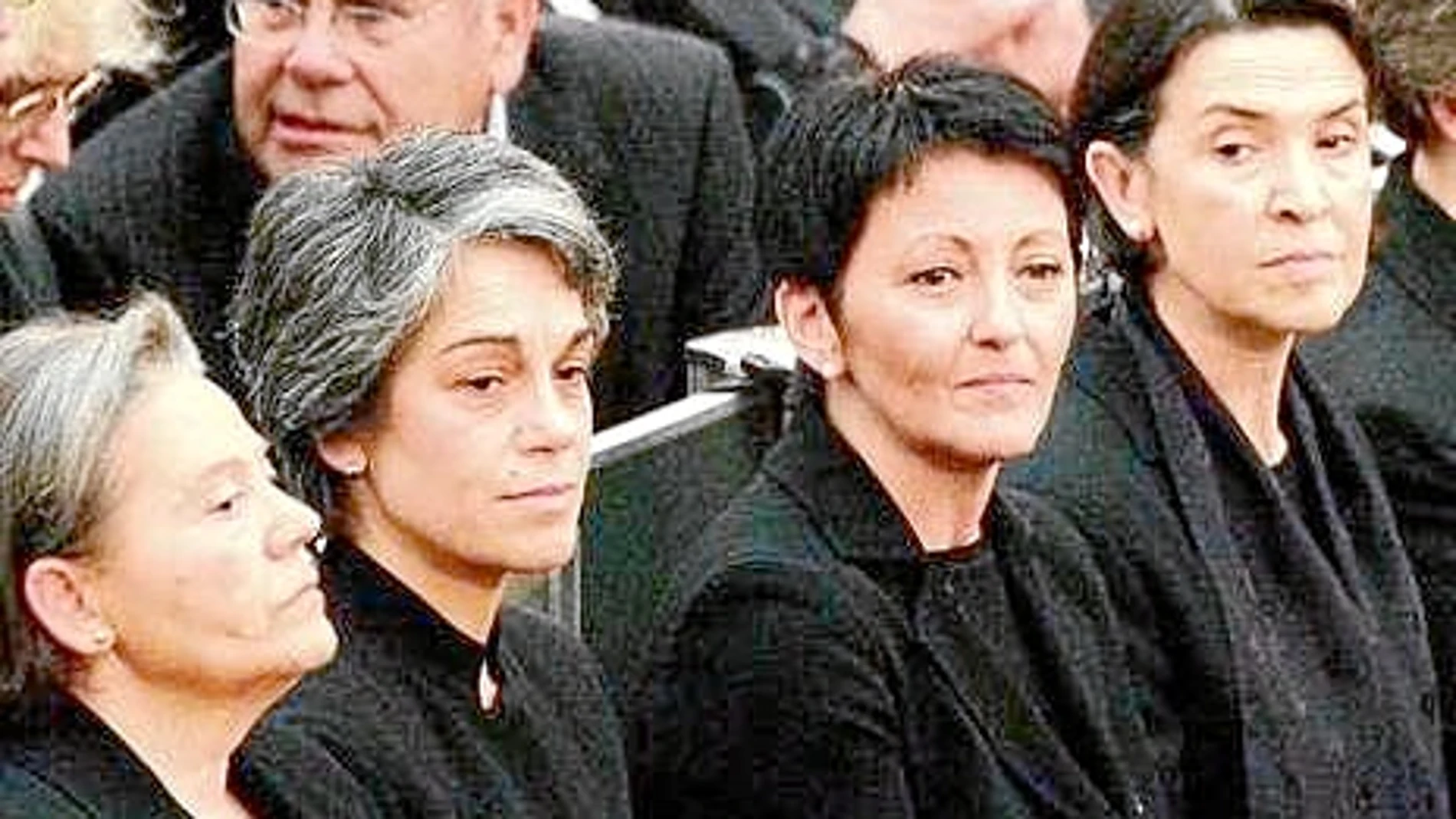 Loredana, Cristina, Manuela (fallecida en 2010) y Carmela, en una de las pocas imágenes que se poseen de ellas, durante un concierto celebrado en el Aula Pablo VI. Siempre permanecen cerca del Papa, aunque evitan ser el centro de atención.