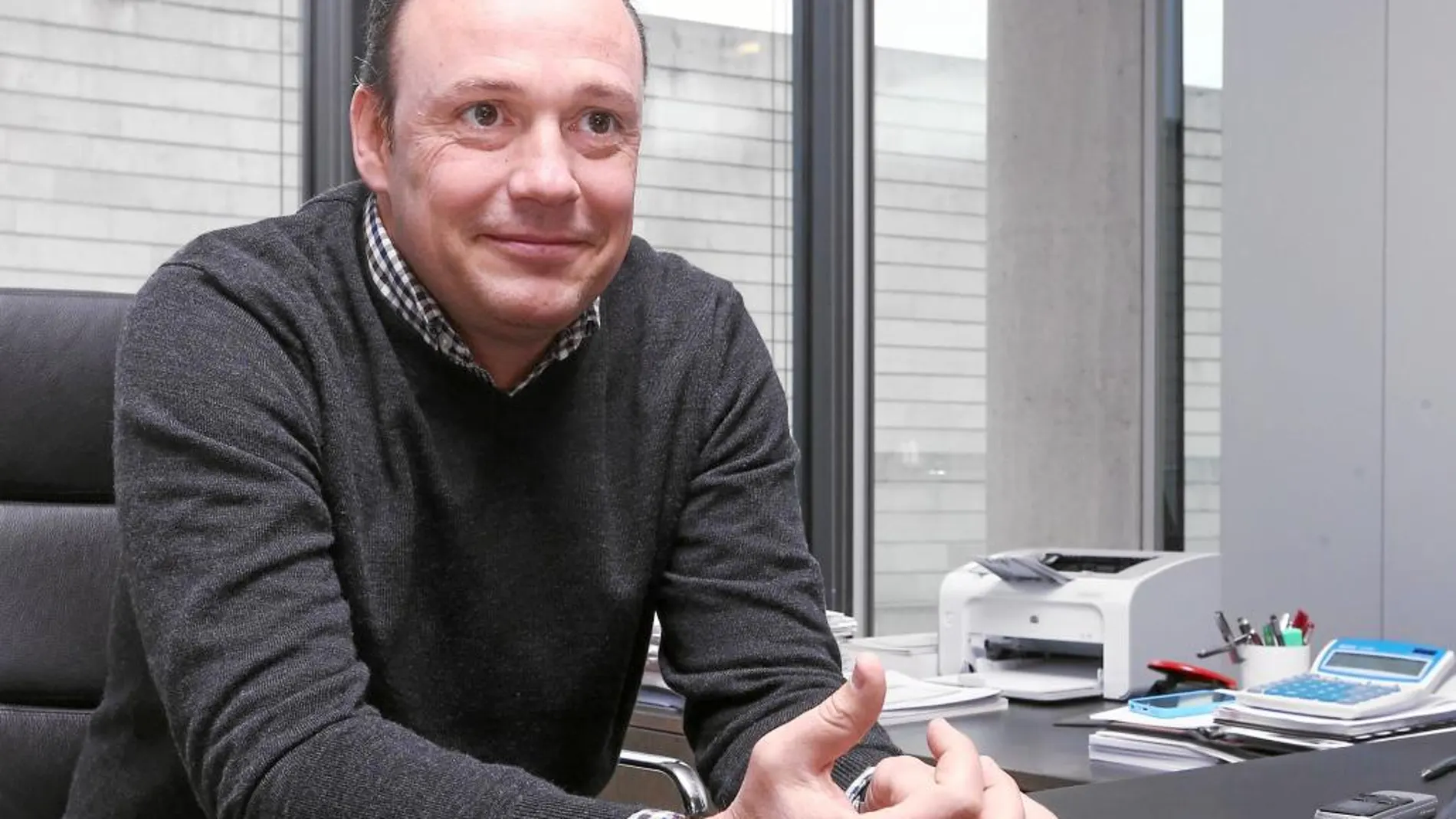 El presidente de la Cámara de Comercio e Industria de Valladolid, Carlos Villar, dice sentirse ahora más cómodo y útil al frente de la institución