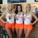 Cuenta atrás para la llegada a España de Hooters, los restaurantes de las camareras exuberantes