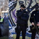 Agentes en Vallecas durante la detención de los yihadistas en diciembre