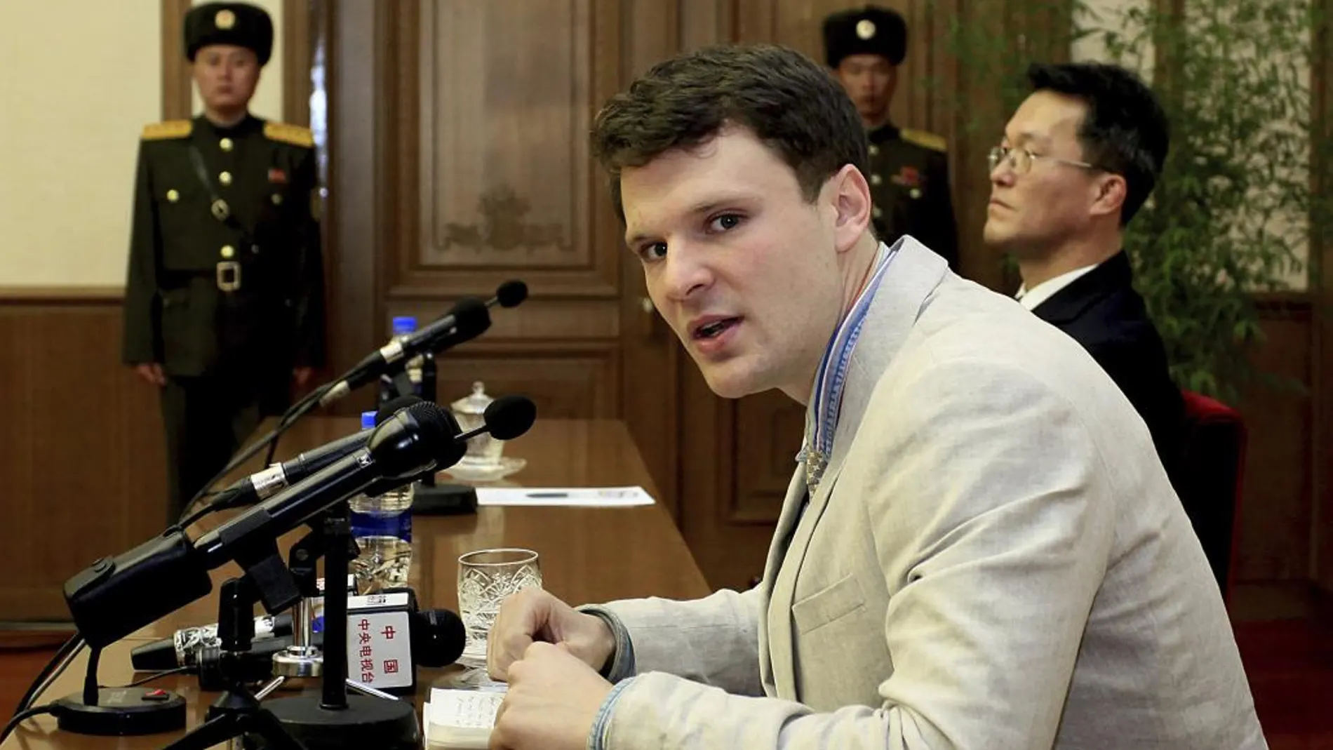 El estudiante estadounidense Otto Frederick Warmbier durante su juicio en la Corte Suprema de Corea del Norte el 16 de marzo de 2016