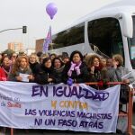 El PSOE pagó autobuses para protestar ante el Parlamento durante la investidura de Juanma Moreno / Foto: Manuel Olmedo