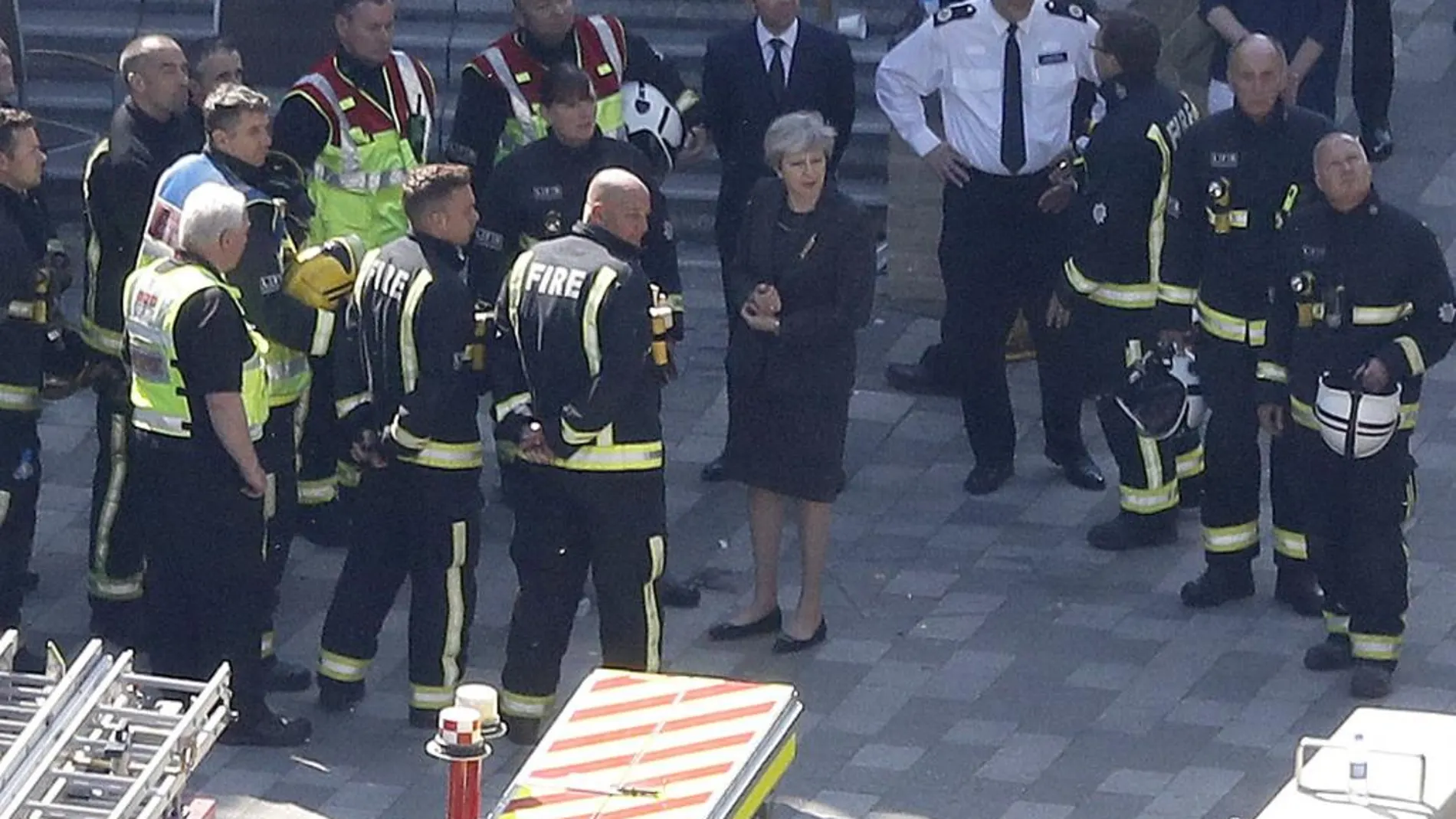 La primera ministra británica, Theresa May, en la torre Grenfell