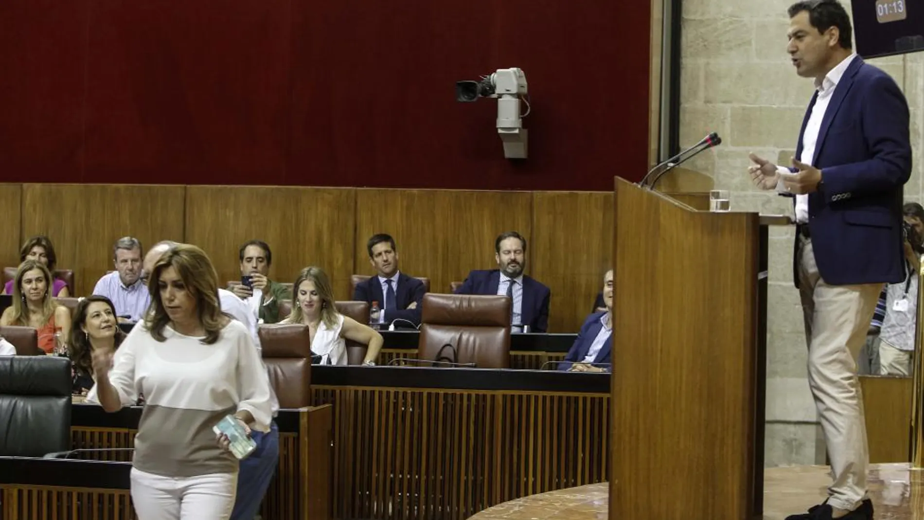 Juanma Moreno volvió a defender una propuesta que reclaman decenas de miles de andaluces, sin que Susana Díaz se diese por aludida