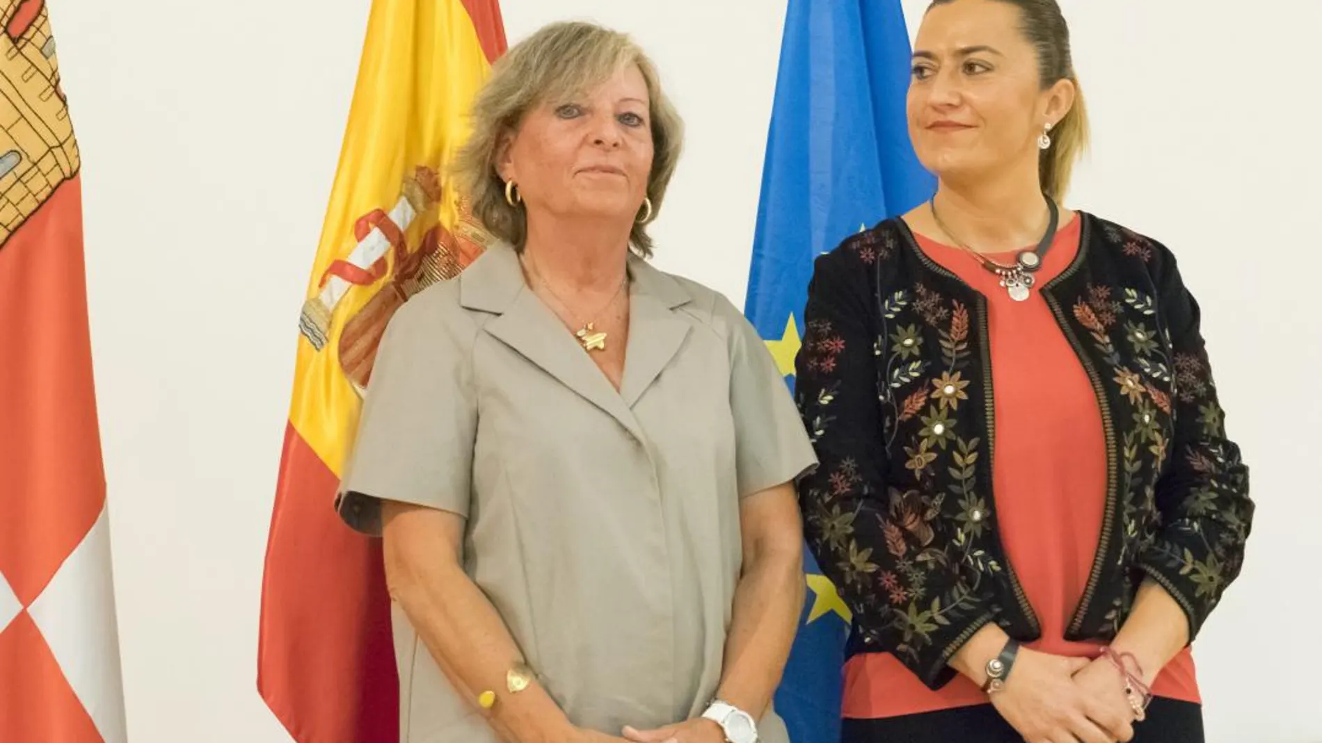 La delegada Virginia Barcones junto a la presidenta de la CHD, Cristina Danés