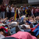 Manifestantes opositores en Caracas