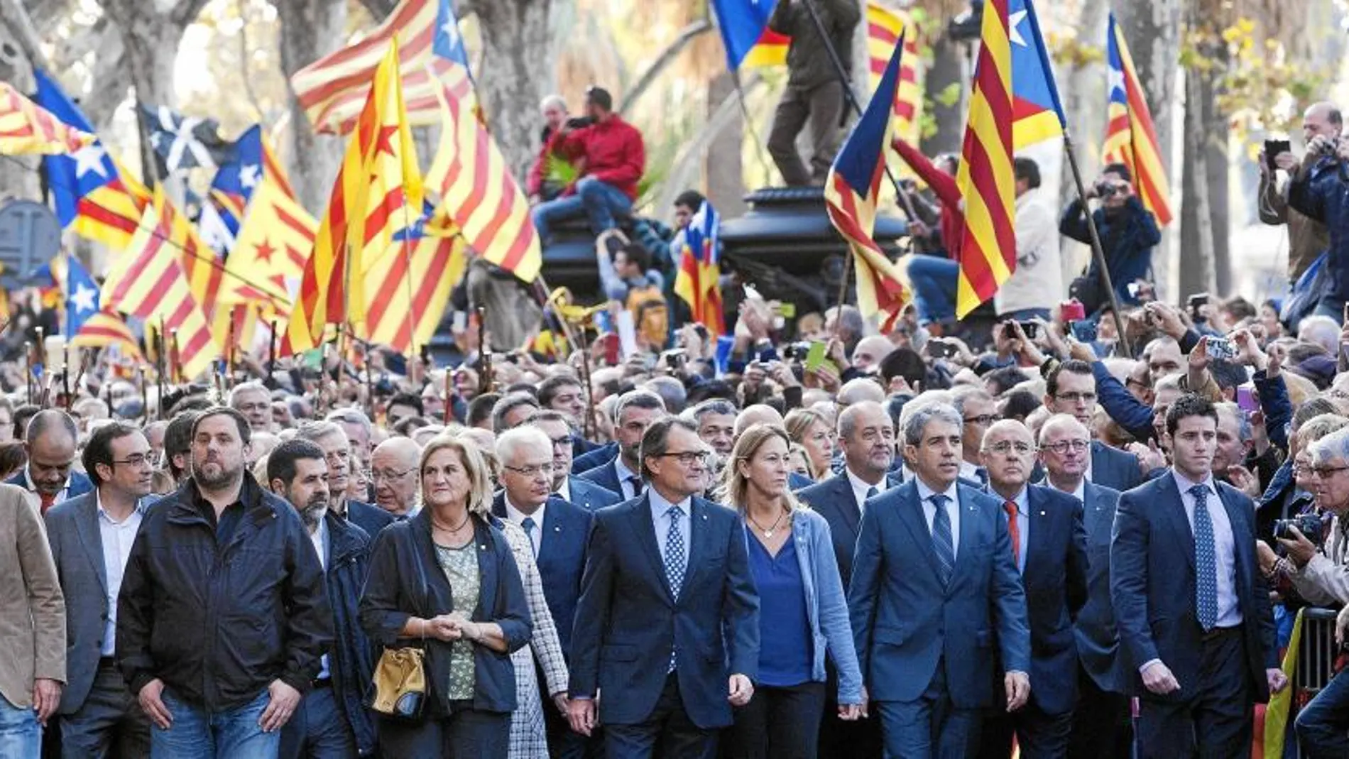 El ex presidente de la Generalitat declaró en 2015 arropado por 400 cargos públicos