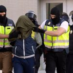 La Policía traslada al detenido