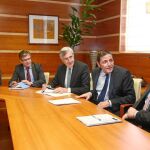 El consejero de Sanidad, Sáez Aguado , se reúne con José Luis Rivas, Sánchez Cabrera e Ignacio Paradinas