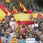 El centro de Barcelona se ha llenado de banderas de España