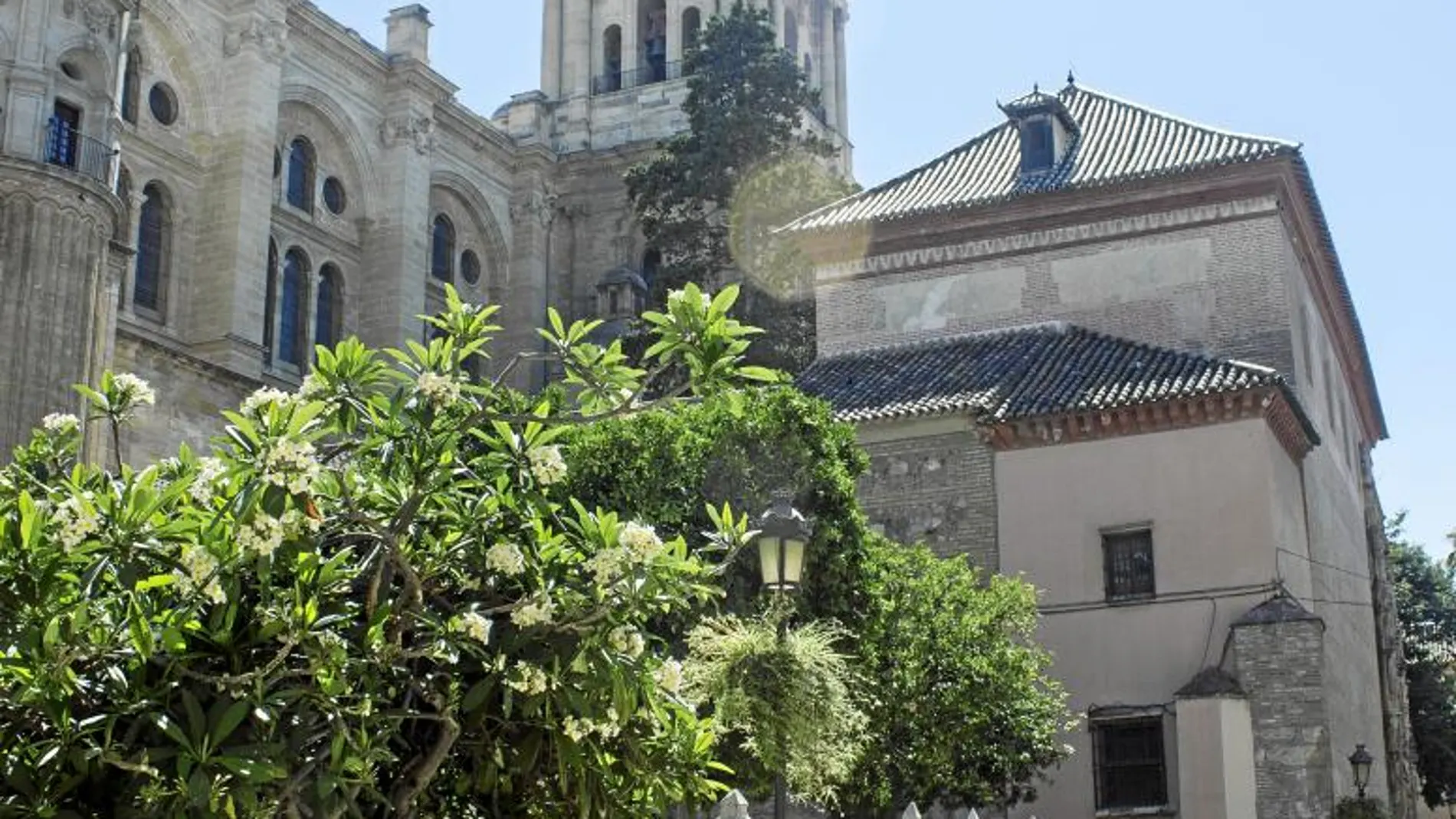 El casco histórico de Málaga está salpicado de iglesias, palacios y edificios de gran valor histórico y religioso / Sandra R. Poveda
