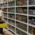 Bebidas alcohólicas en un supermercado de Kiev