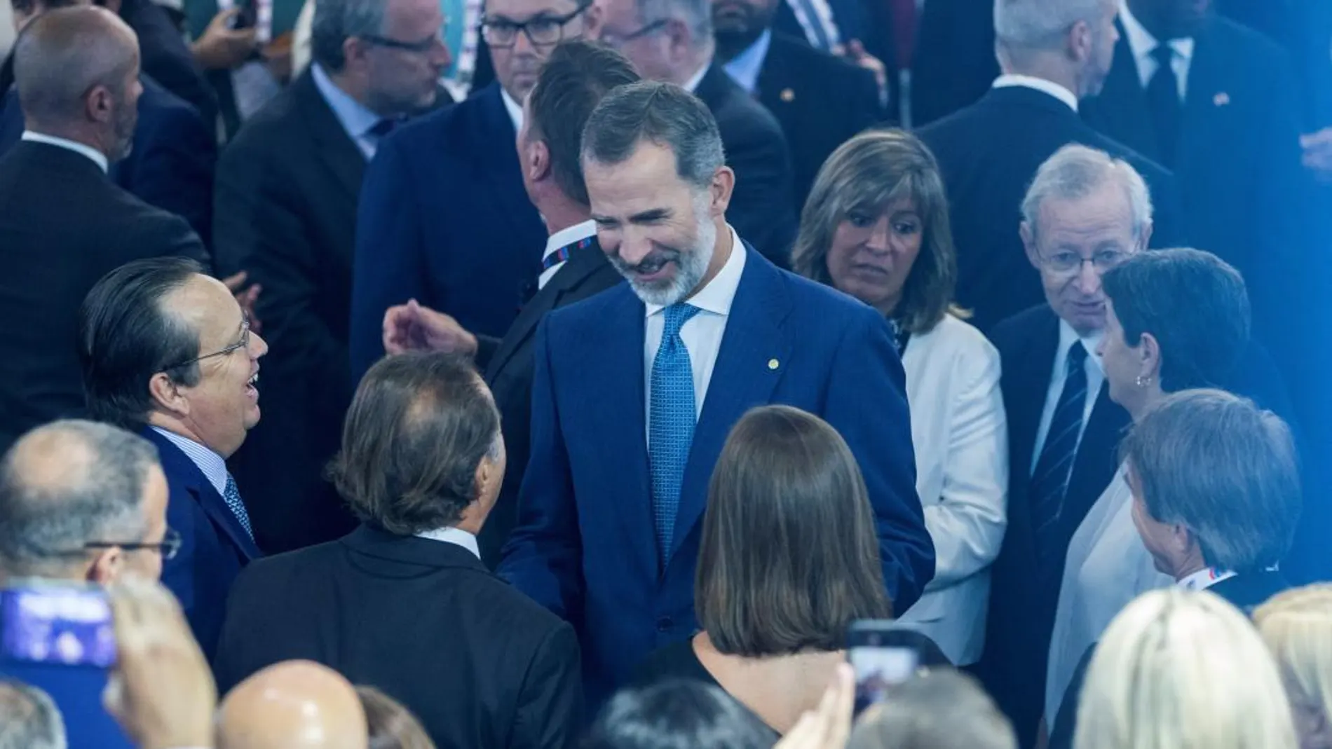El Rey Felipe VI, visita el expositor de Tellurian, durante la inauguración de la trigésima edición de Gastech / Foto: EFE/Quique García