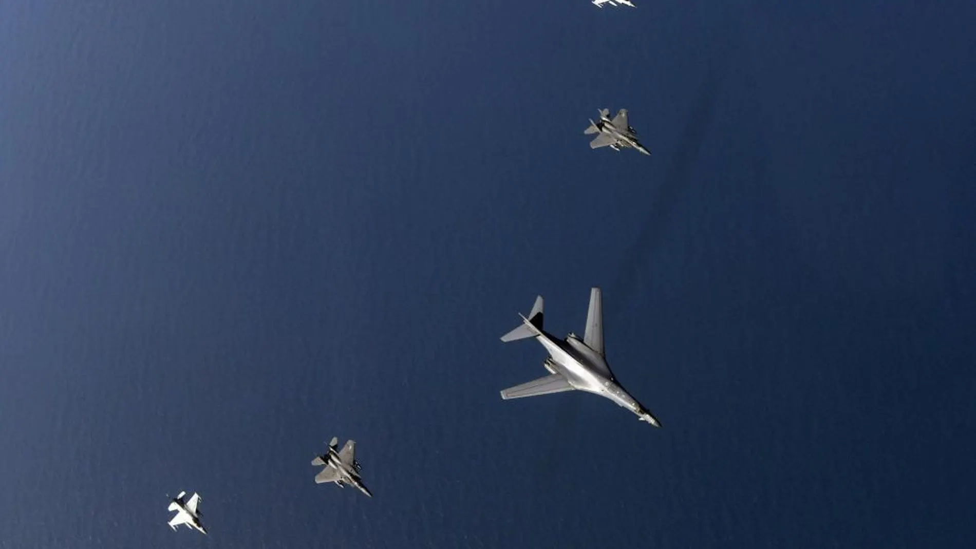 Bombarderos B-1B estadounidenses realizan unas maniobras conjuntas con Corea del Sur sobre la península coreana