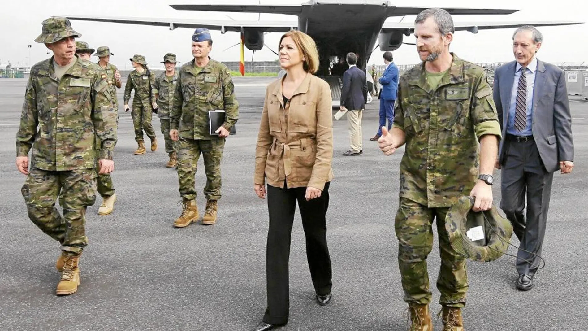 La ministra de Defensa, Cospedal, visitó ayer a las tropas españolas en República Centroafricana