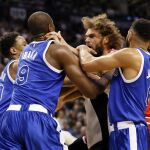 Imagen de la pelea entre Serge Ibaka y Robin Lopez.