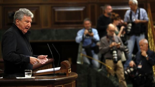 El diputado de Nueva Canarias Pedro Quevedo durante su intervención ayer en el debate de las enmiendas a la totalidad de los presupuestos de 2017