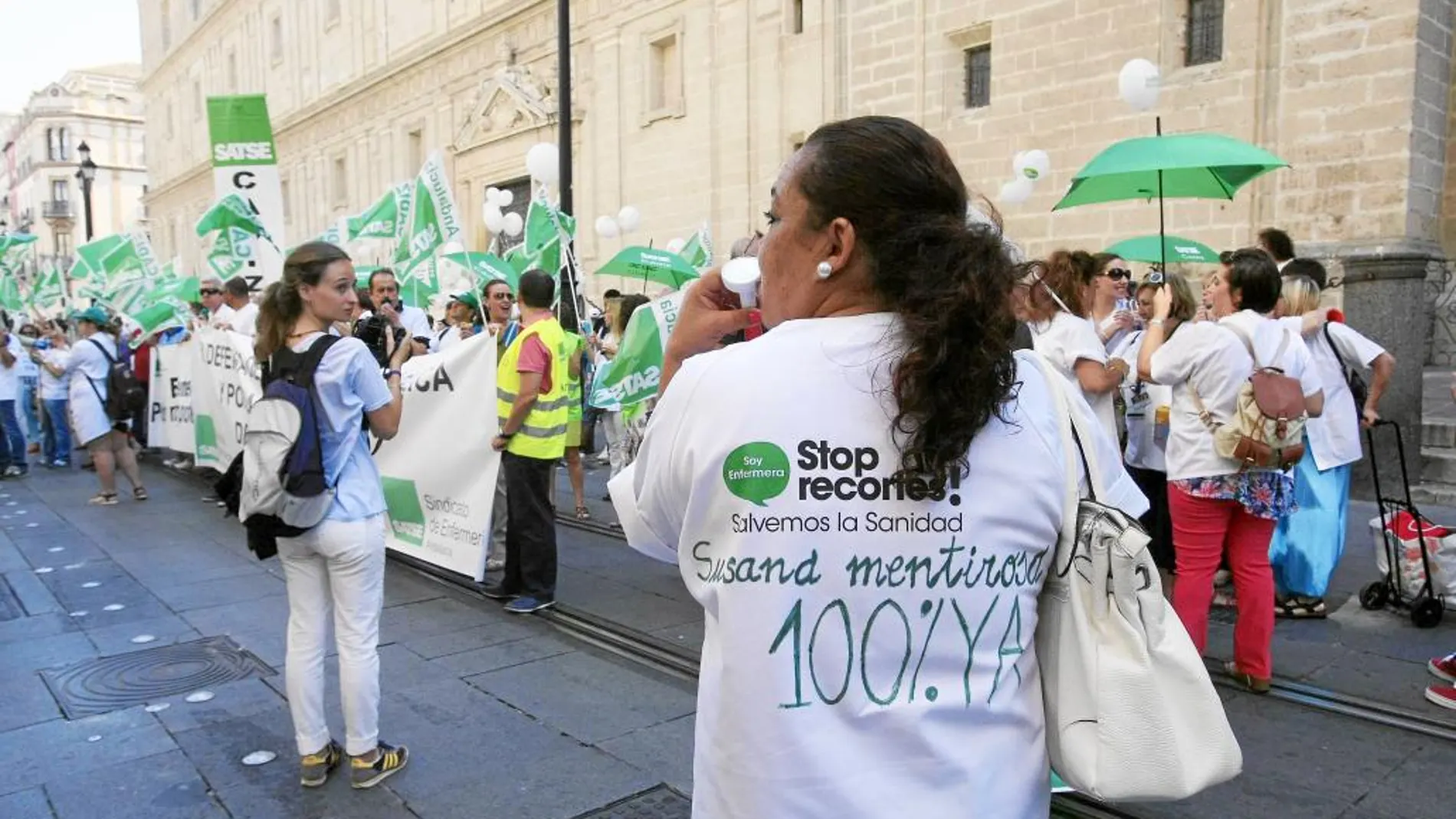 Manifestación de médicos y enfermeros en contra de los recortes sanitarios del Servicio Andaluz de Salud (SAS).