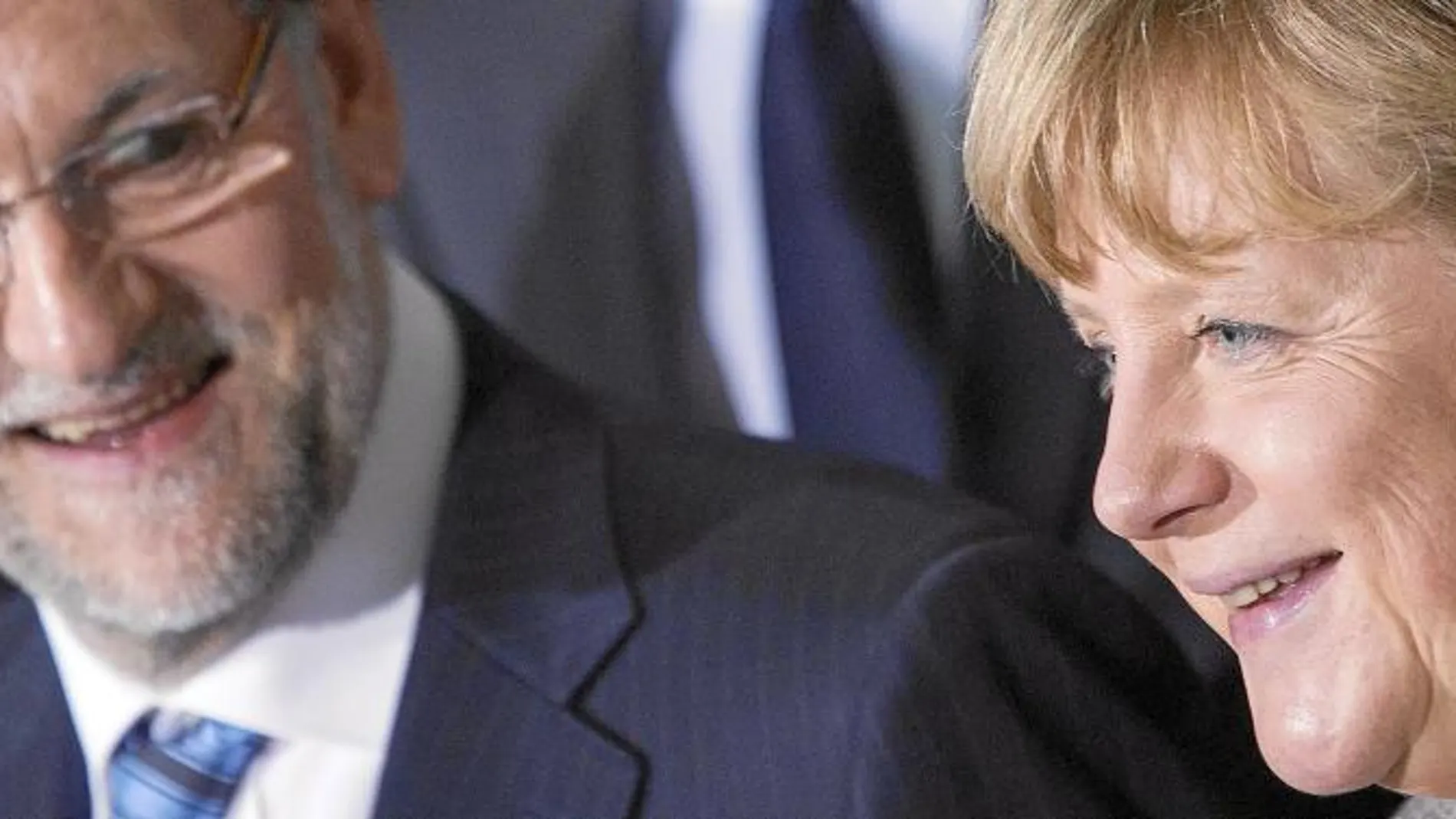 El presidente del Gobierno, Mariano Rajoy, junto a la canciller alemana, Angela Merkel