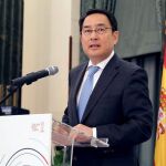 Fotografía del embajador chino en Madrid, Lyu Fan, que advirtió que España podría sufrir consecuencias económicas negativas si se cede a las presiones de EEUU contra Huawei