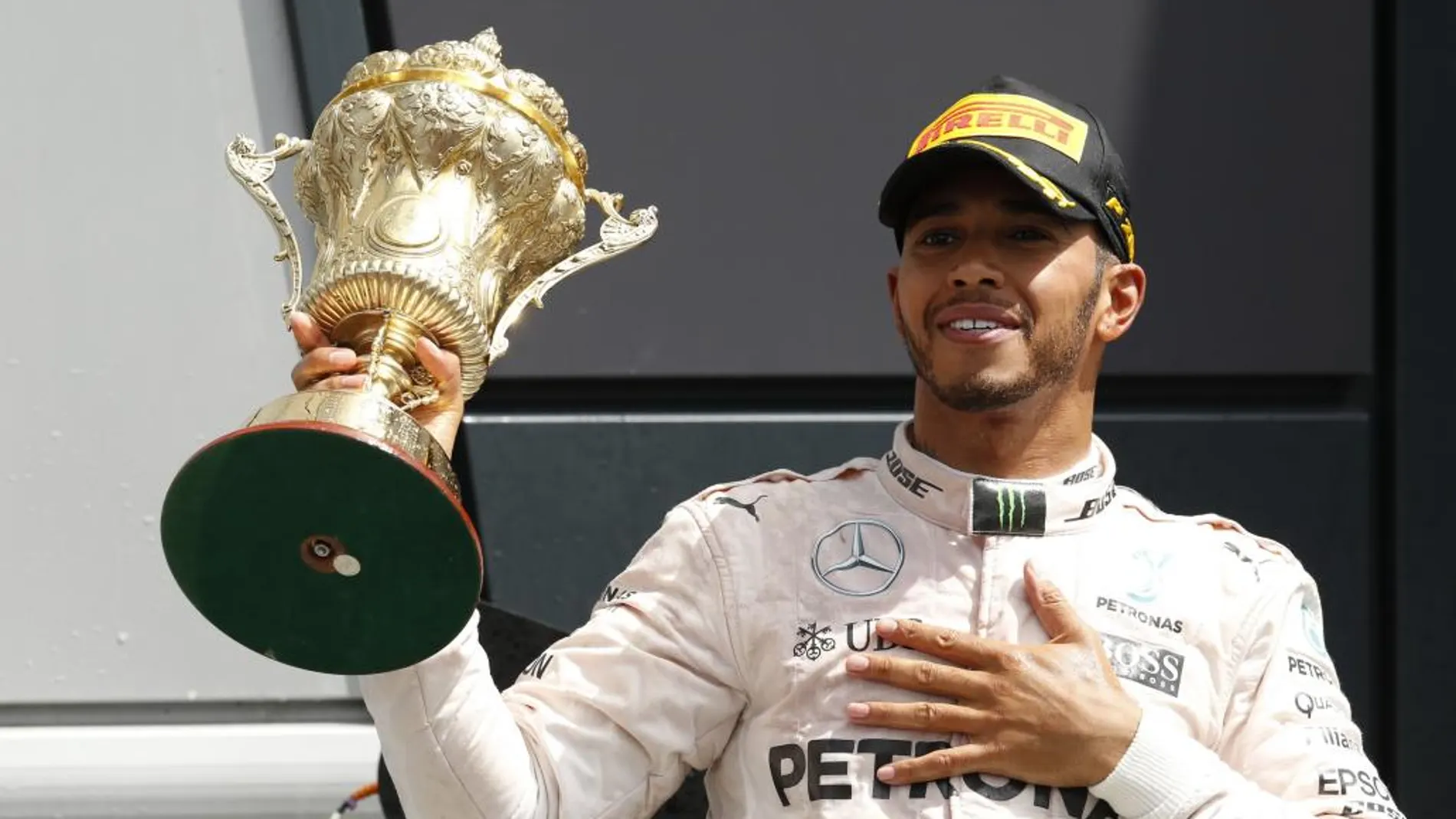 Lewis Hamilton celebra su triunfo en el Gran Premio de Silverstone, en Reino Unido.