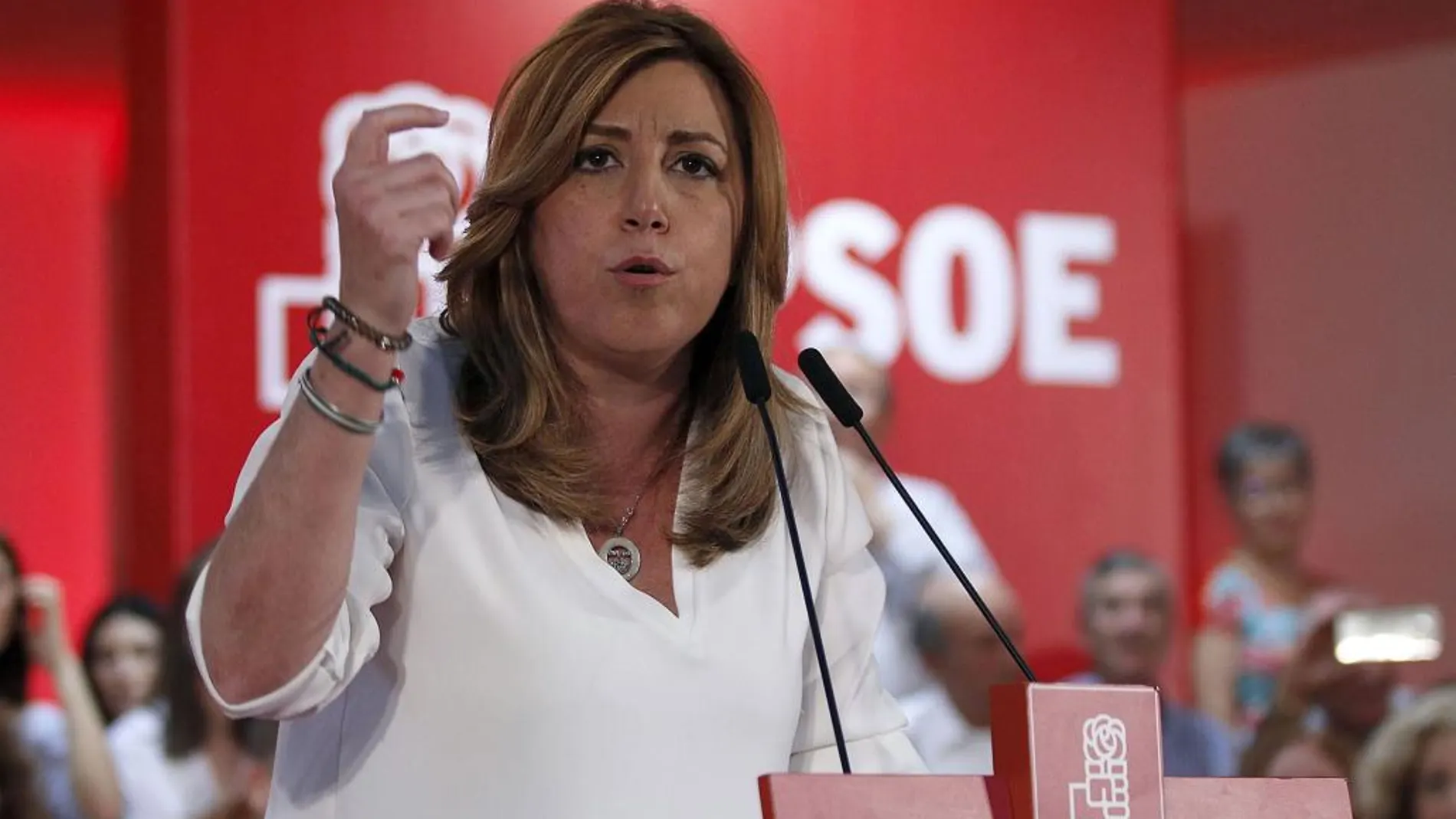 La candidata a secretaria general del PSOE, Susana Díaz, durante el acto público celebrado anoche en el Centro de Exposiciones y Congresos de Campohermoso, en Níjar (Almería)