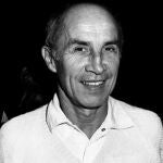 El diseñador André Courréges, uno de los iconos de la moda francesa del siglo XX y quien popularizó la minifalda en la década de los sesenta, que murió anoche a los 92 años.