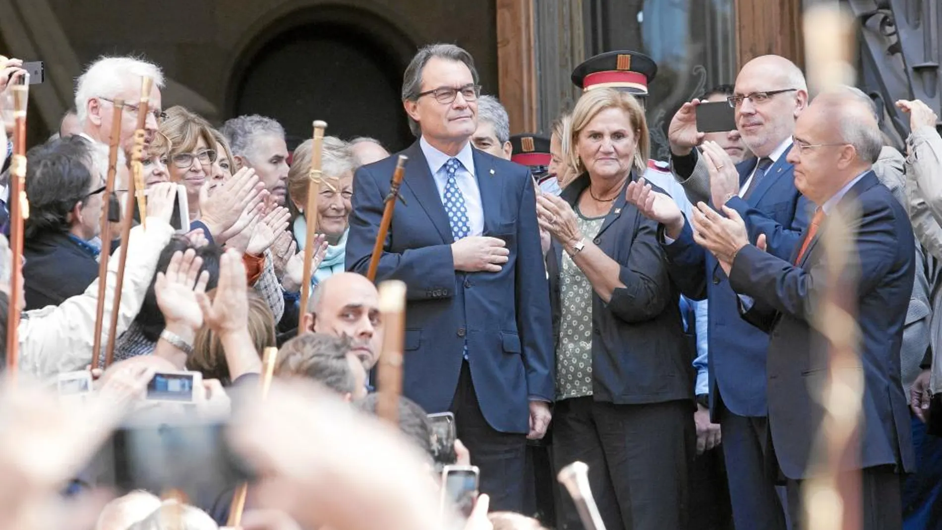 Artur Mas acudió a declarar en octubre, en la Audiencia de Barcelona, acompañado de una multitud de miembros de su partido, de otras formaciones independentistas y de alcaldes
