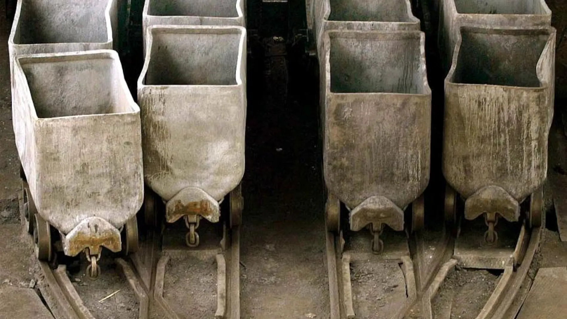 Vagonetas de una mina asturiana