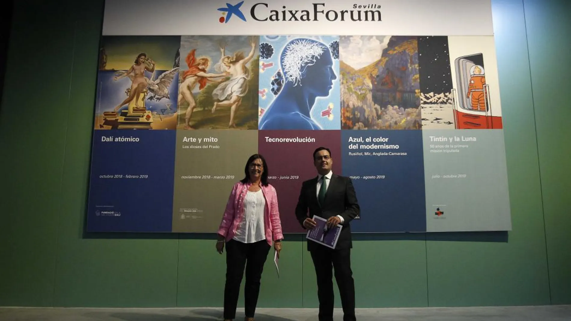 La directora general adjunta de la Fundación Bancaria "la Caixa", Elisa Durán, y el director de CaixaForum Sevilla, Moisés Roiz, presentaron la programación del centro cultural para la nueva temporada/Foto: Manuel Olmedo