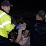 Uno de los heridos es trasladado al hospital / Ap