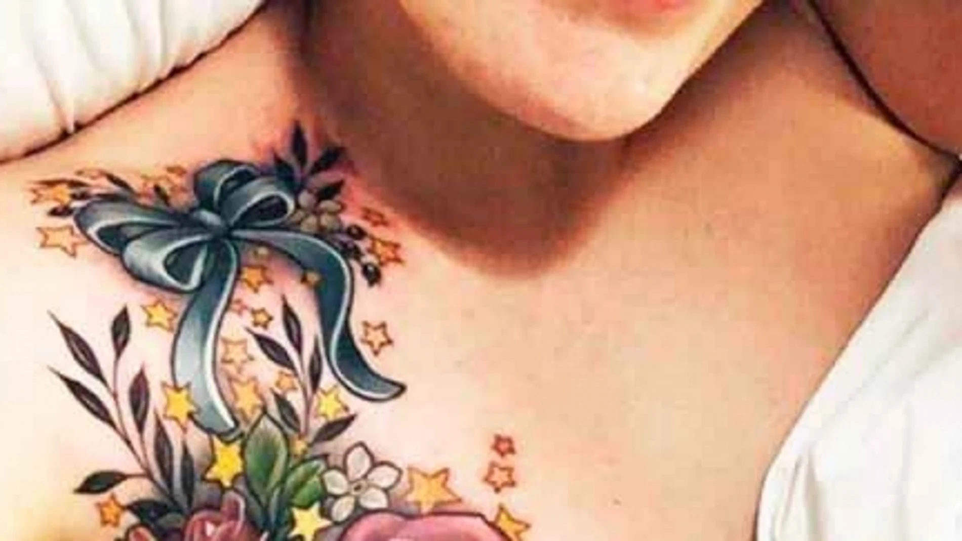 El espectacular tatuaje de una mujer con cáncer de mama